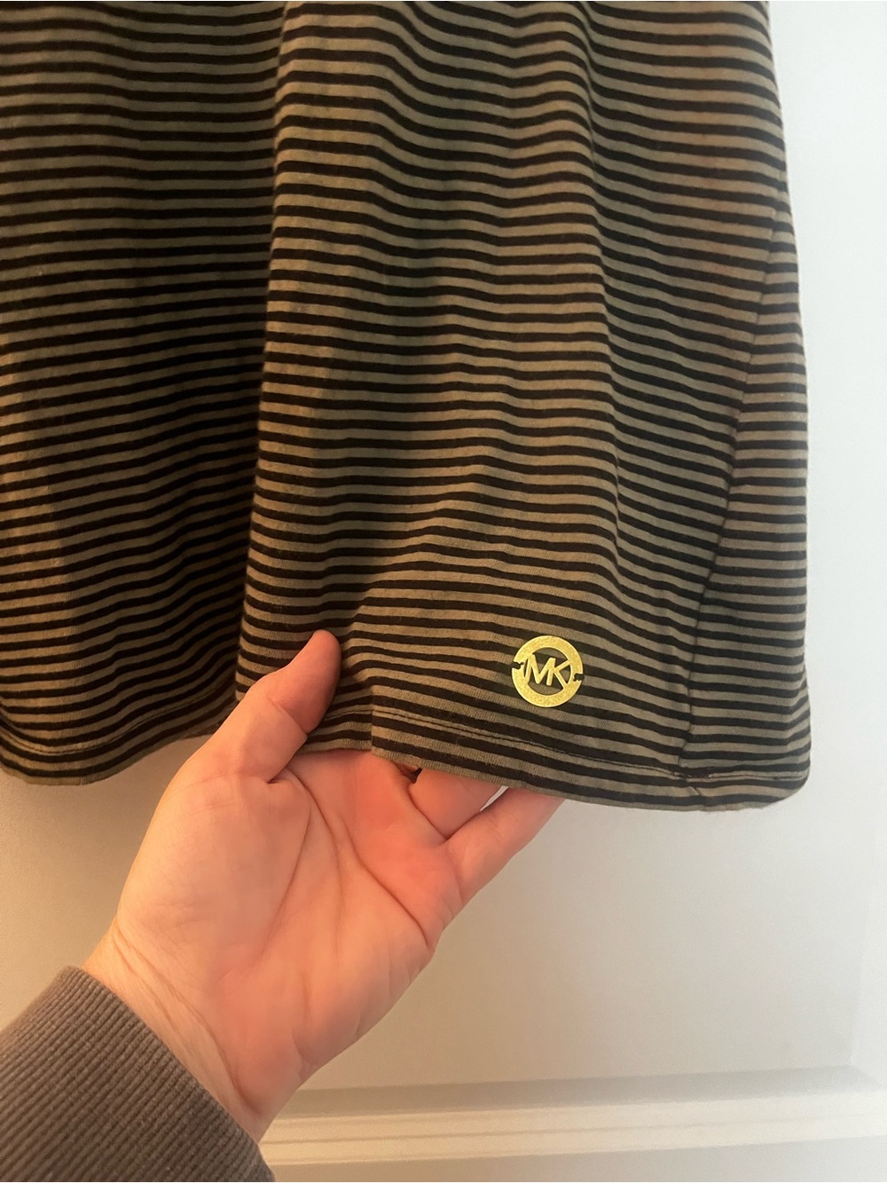 Set of 2 Michael Kors cold shoulder shirts Size Large - Picture 6 of 7